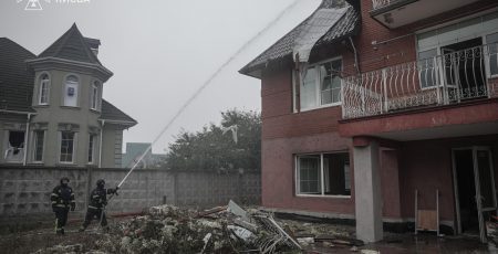 У столиці внаслідок російської атаки загинуло двоє, травмовані 22 киян У столиці внаслідок російської атаки загинуло двоє, травмовані 22 киян