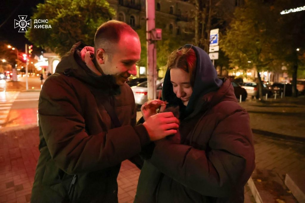 Кияни прихистили кошенят, знайдених на місці ворожої атаки (фото) Кияни прихистили кошенят, знайдених на місці ворожої атаки (фото)