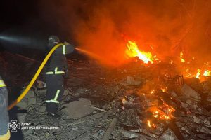 Ворог атакував Дніпропетровщину ракетами і БпЛА, вбито жінку та рятувальника