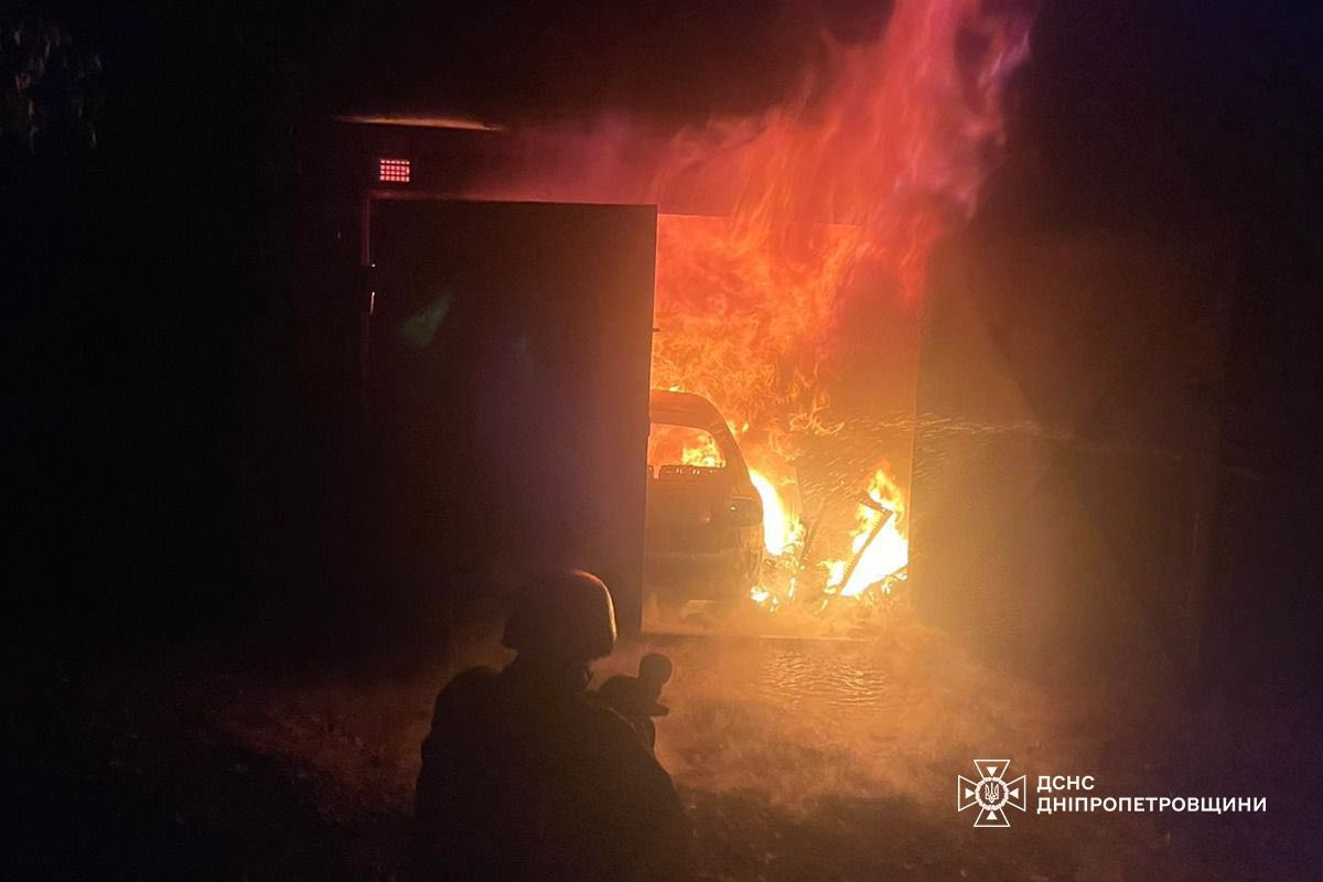 Ворог атакував Дніпропетровщину ракетами і БпЛА, вбито жінку та рятувальника