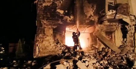 На Київщині внаслідок атаки рф поранено жінку, згоріли будинок та авто На Київщині внаслідок атаки рф поранено жінку, згоріли будинок та авто