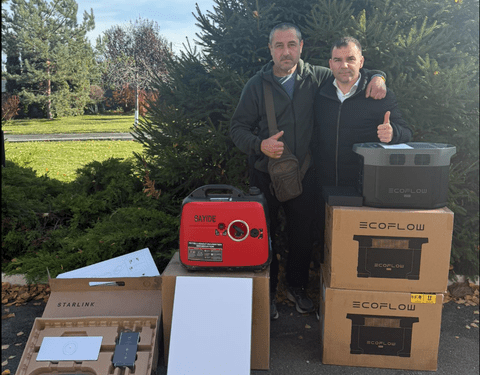 Гатненська громада передала військовим на Сумщині Starlink, зарядні станції та генератори Гатненська громада передала військовим на Сумщині Starlink, зарядні станції та генератори