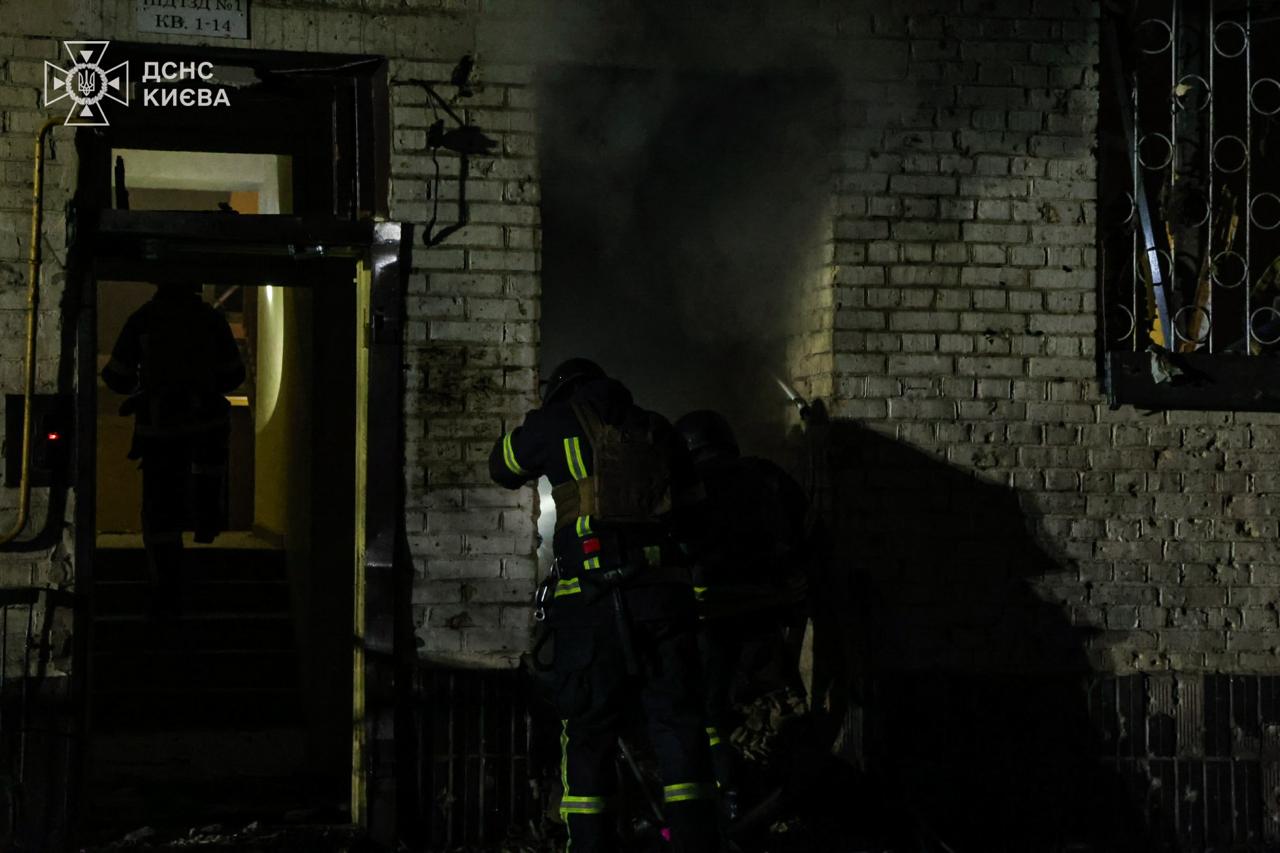 Внаслідок ударів БпЛА по Києву 7 людей постраждали, в Оболонському та Подільському районах пошкоджені житлові будинки (фото)
