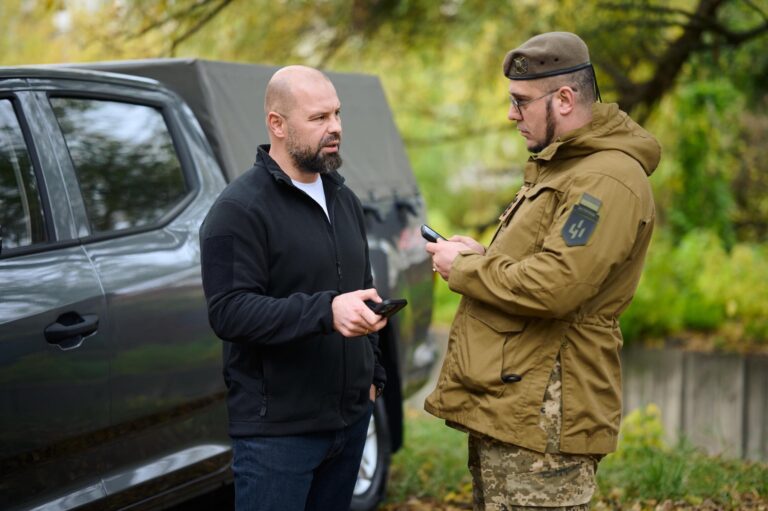 Микола Калашник: Київщина передала десяток нових пікапів 411 окремому полку безпілотних систем «Яструби»