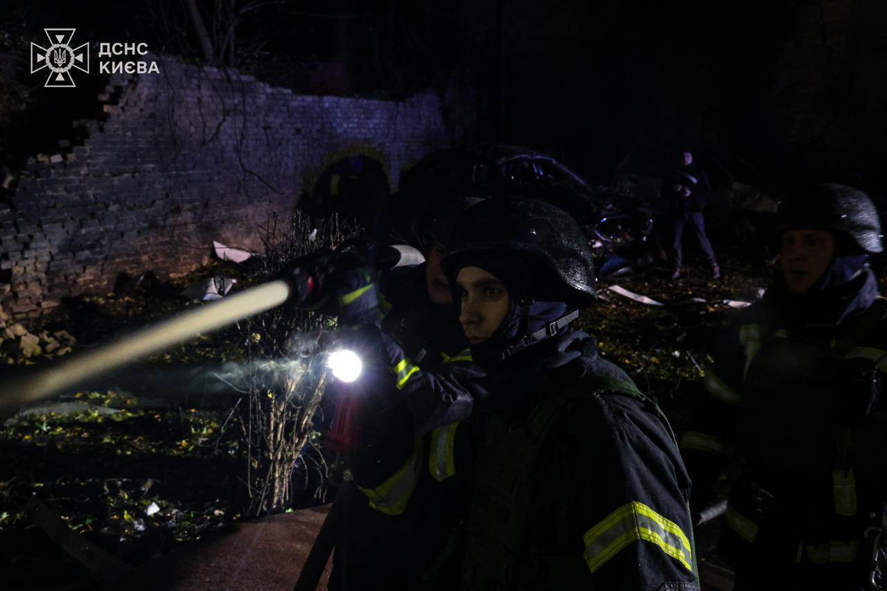 Внаслідок ударів БпЛА по Києву 7 людей постраждали, в Оболонському та Подільському районах пошкоджені житлові будинки (фото)