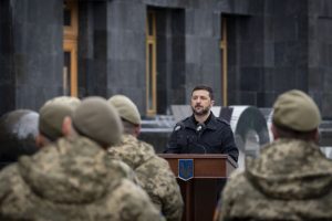 Дякую, що бʼєтеся заради України, - Президент привітав воїнів Тероборони і відзначив їх нагородами