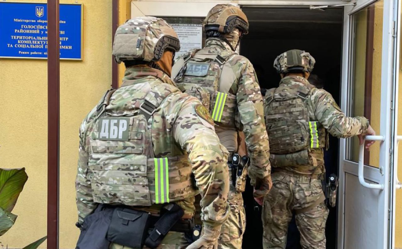 ДБР розпочало розслідування смерті чоловіка у столичному ТЦК