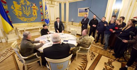 Зеленський доручив краще синхронізувати санкції проти рф Зеленський доручив краще синхронізувати санкції проти рф