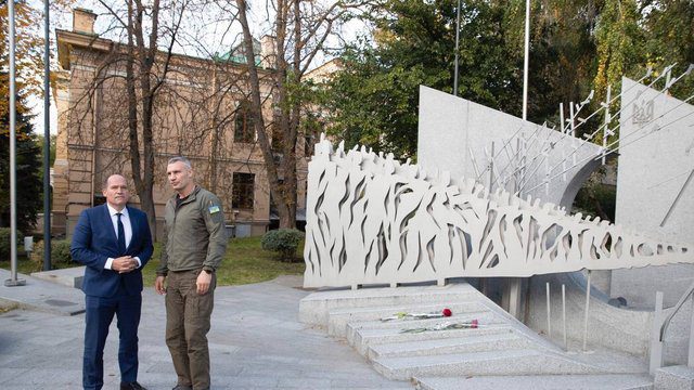 Брюссель передає Києву карети швидкої допомоги - Кличко