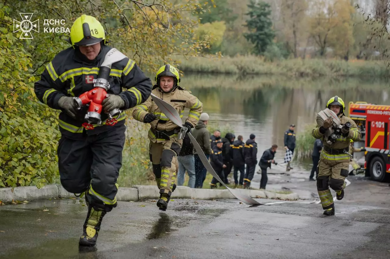 У Києві визначили найкращу команду серед пожежних-рятувальників (фото, відео)
