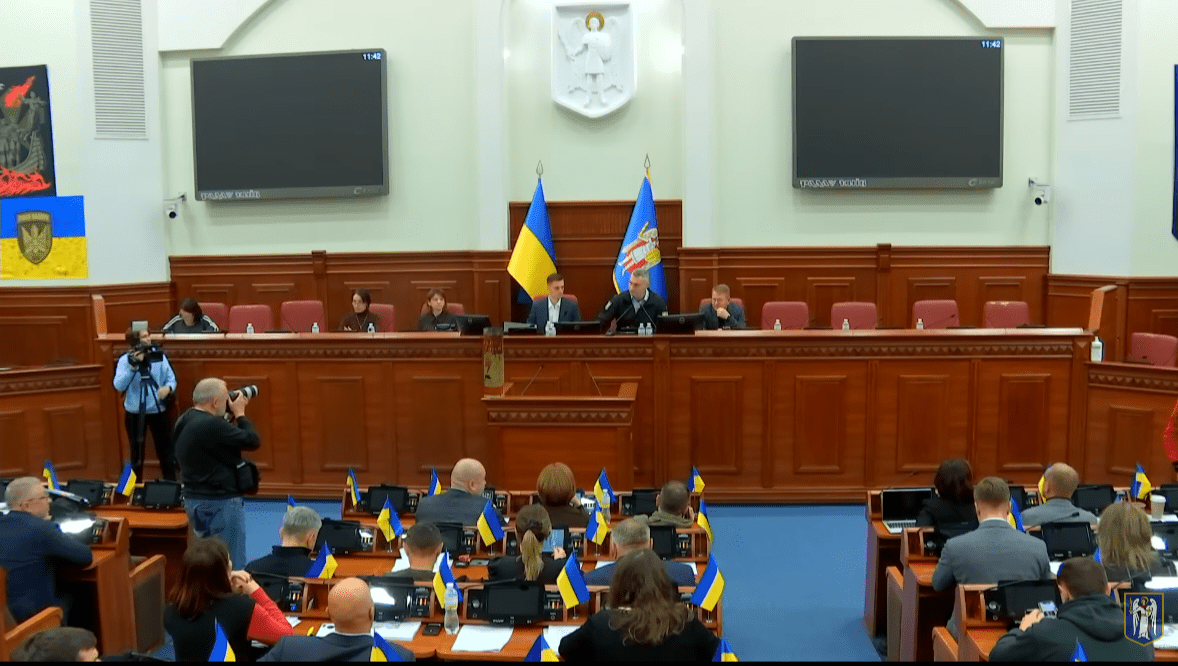 По 10 млн гривень на рік: Київрада затвердила нову програми “депутатських фондів”