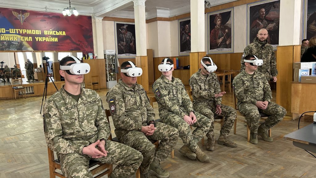 Десантно-штурмовим військам передали 30 сучасних VR-окулярів