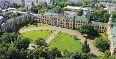 На аварійну заміну дверей та вікон в 24 корпусі КПІ витратять 34 млн гривень На аварійну заміну дверей та вікон в 24 корпусі КПІ витратять 34 млн гривень