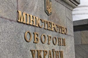 Посадовця Міноборони підозрюють у завданні збитків на понад 322 млн грн на закупівли питної води для ЗСУ