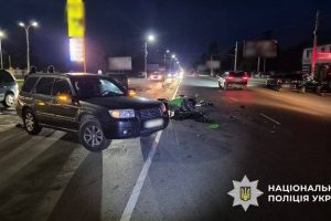 На Обухівщині мотоцикліст потрапив у ДТП через розворот автомобіля