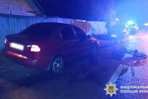 На Броварщині водій Lanos збив велосипедиста На Броварщині водій Lanos збив велосипедиста