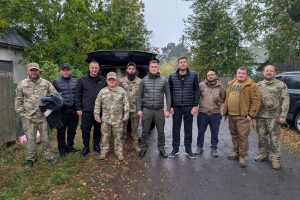 Білогородська громада передала допомогу захисникам на передову Білогородська громада передала допомогу захисникам на передову