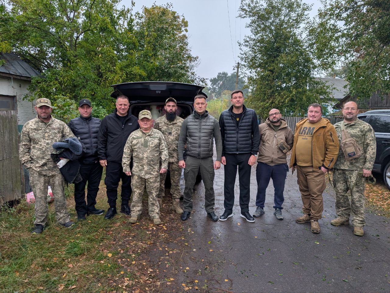 Білогородська громада передала допомогу захисникам на передову