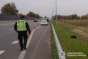 На трасі Київ-Чернігів автомобіль на смерть збив 14-річного хлопця