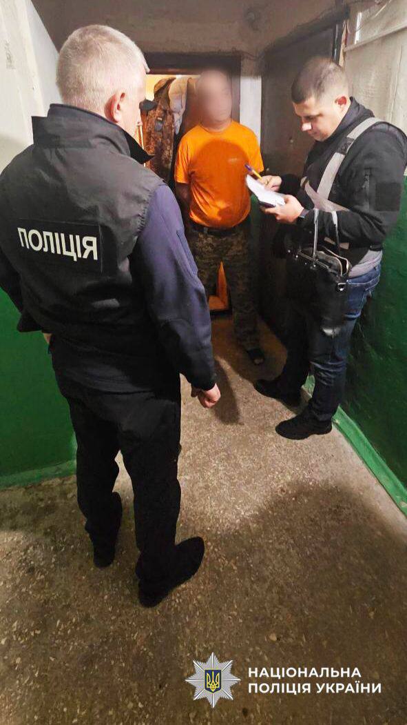 На Київщині викрили “помічників екстрасенсів”, які продавали “магічні” амулети