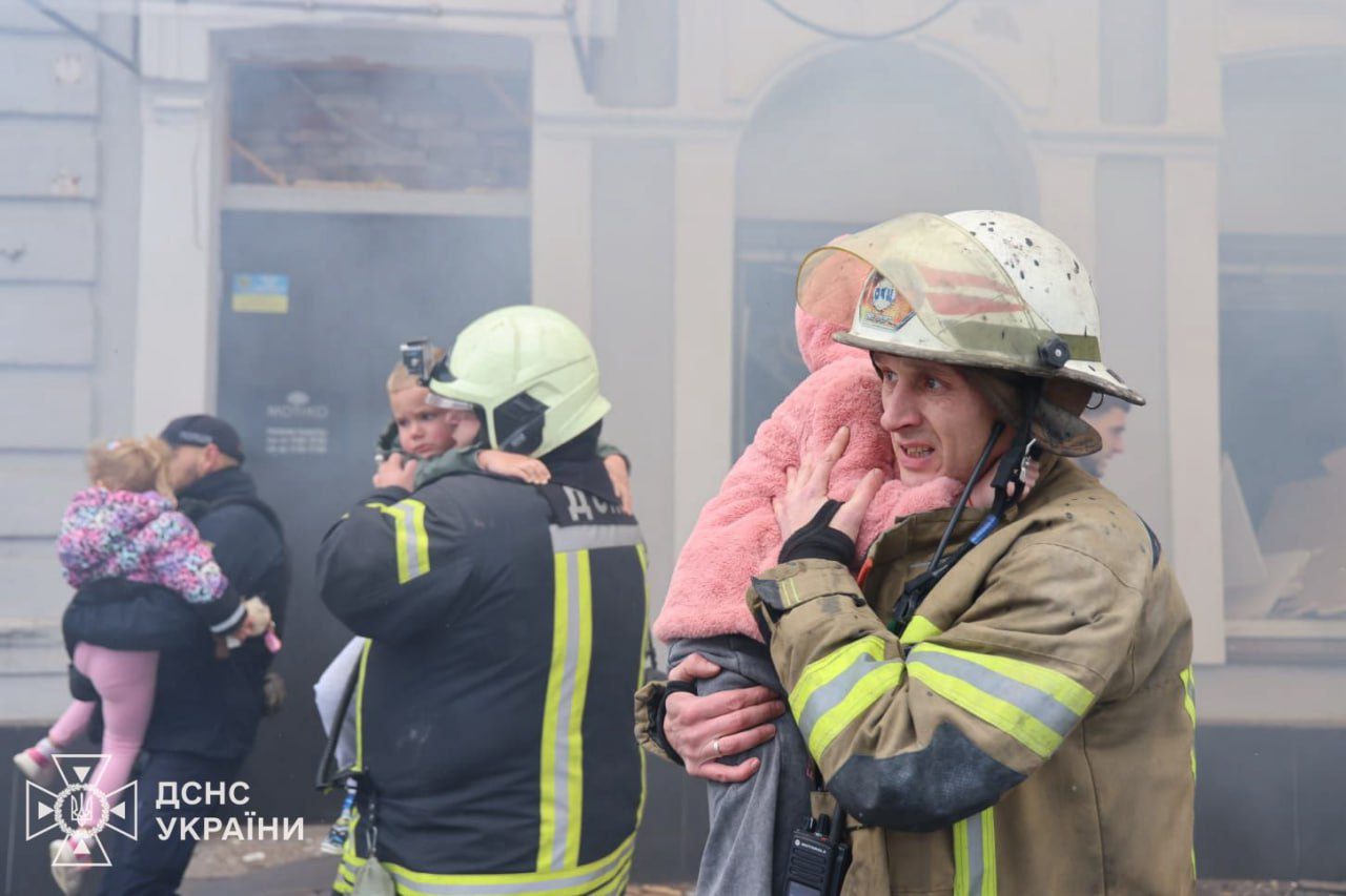 У Харкові ворожий БпЛА влучив у дитсадок, є постраждалі