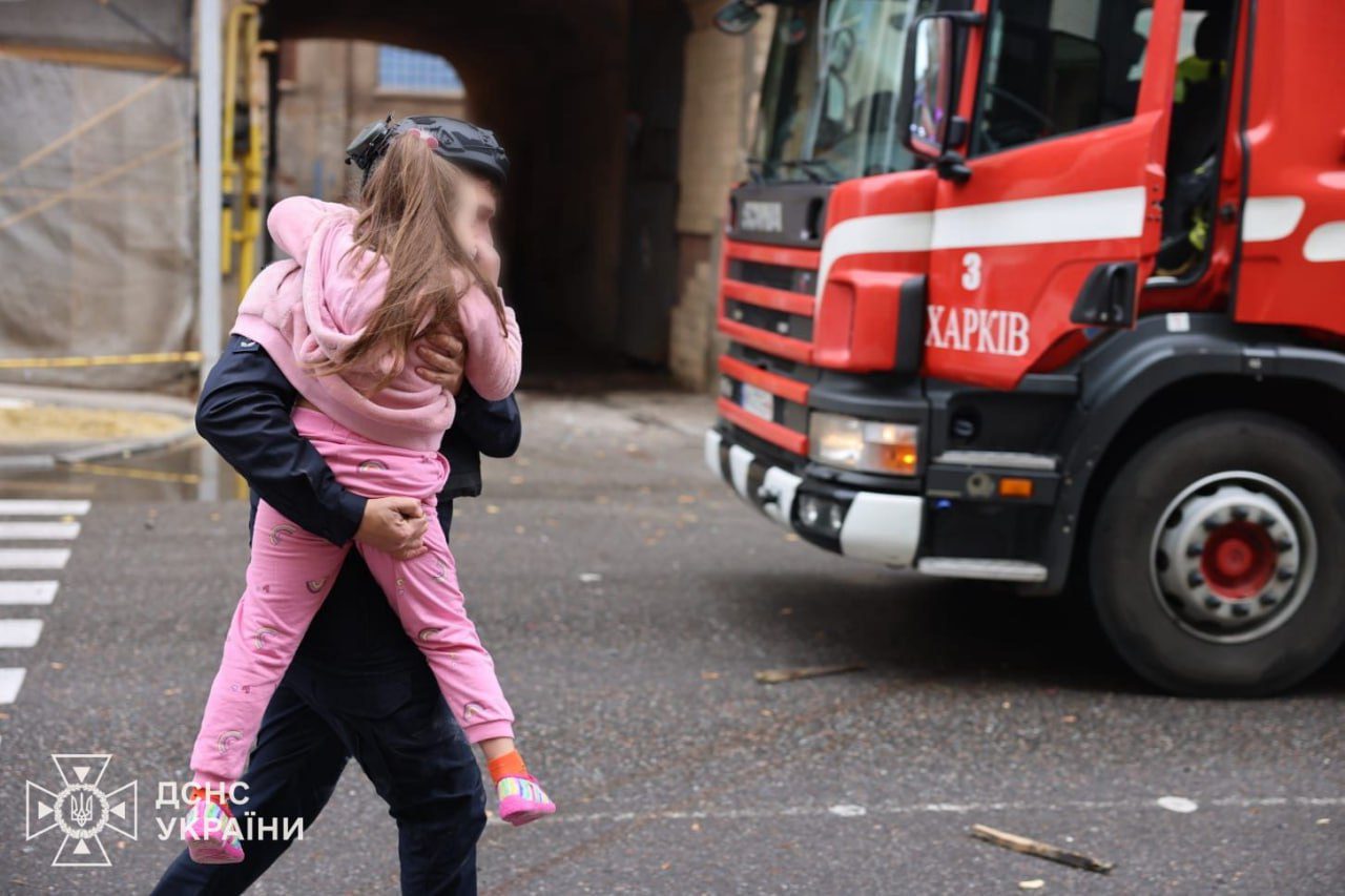 У Харкові ворожий БпЛА влучив у дитсадок, є постраждалі