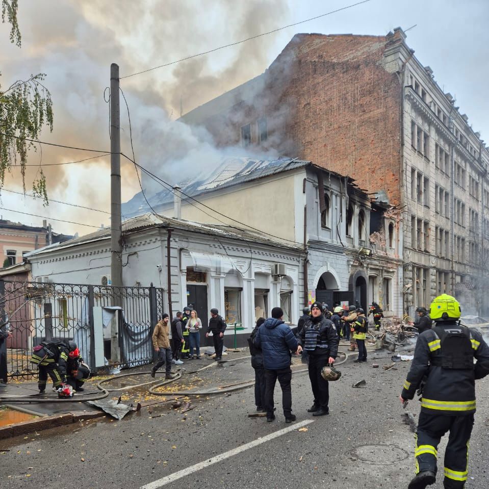 У Харкові ворожий БпЛА влучив у дитсадок, є постраждалі