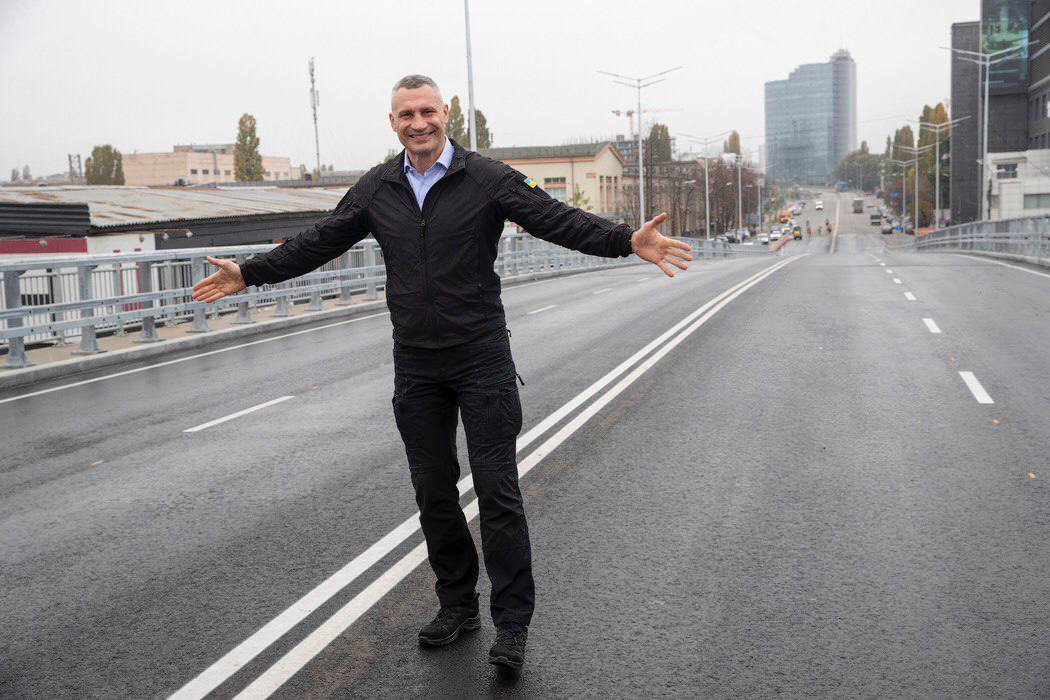 У столиці відкрили рух оновленим шляхопроводом на вулиці Новокостянтинівській (фото)
