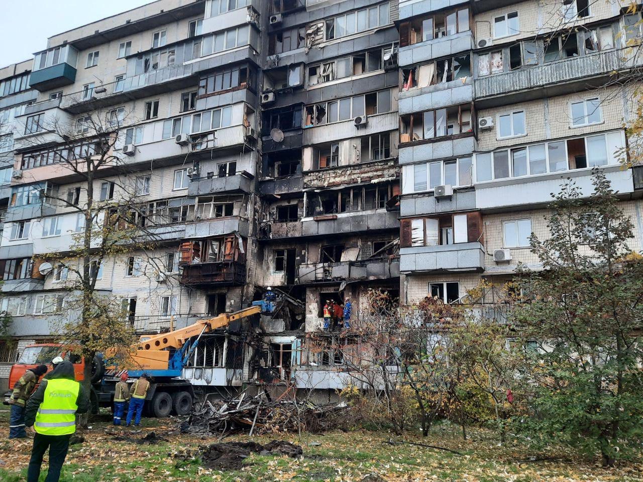 У столиці зросло число постраждалих унаслідок атаки БпЛА, розгорнуто штаби допомоги У столиці зросло число постраждалих унаслідок атаки БпЛА, розгорнуто штаби допомоги