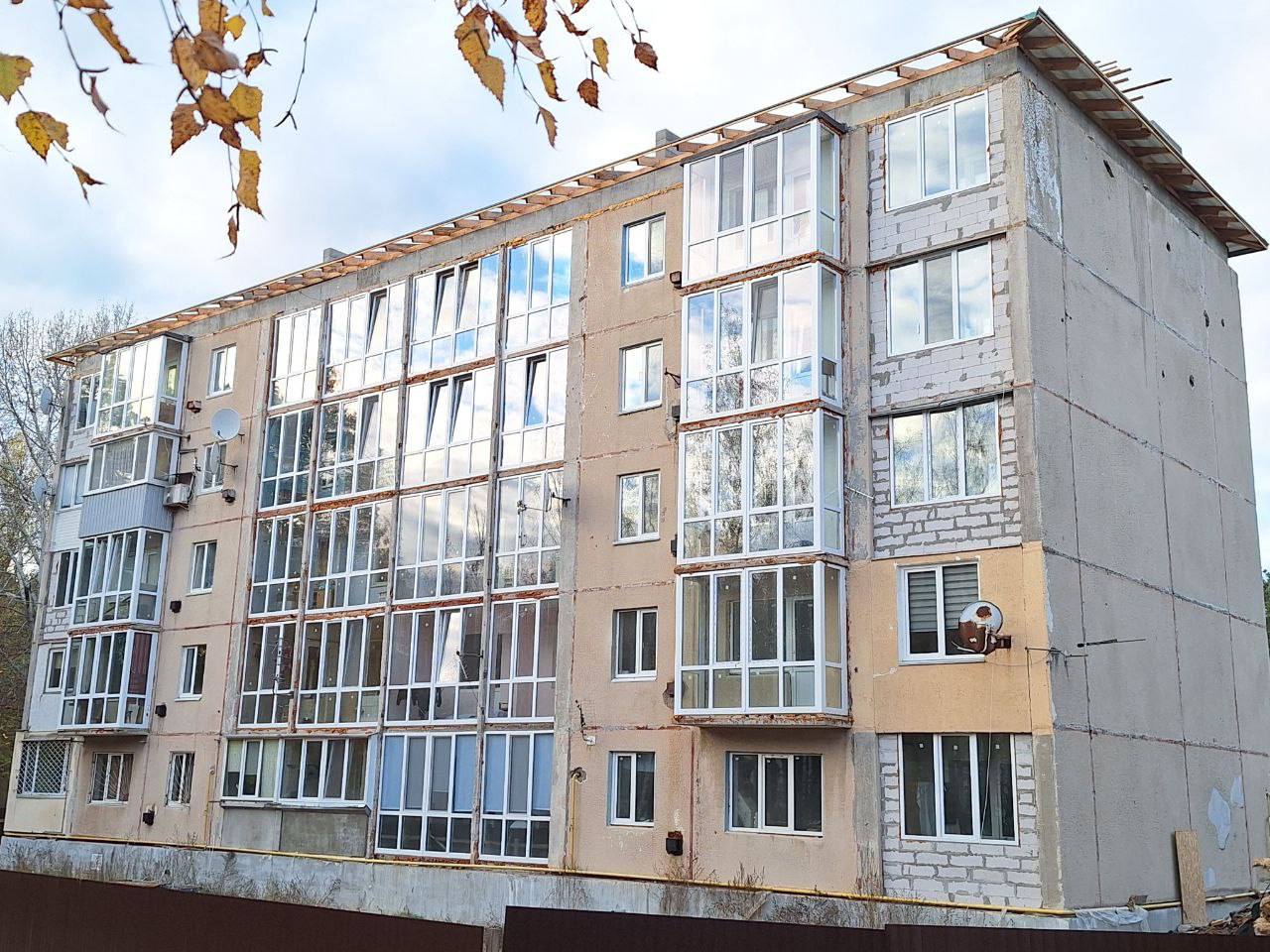 У Калинівці відновлюють зруйновану у 2022 році багатоповерхівку У Калинівці відновлюють зруйновану у 2022 році багатоповерхівку