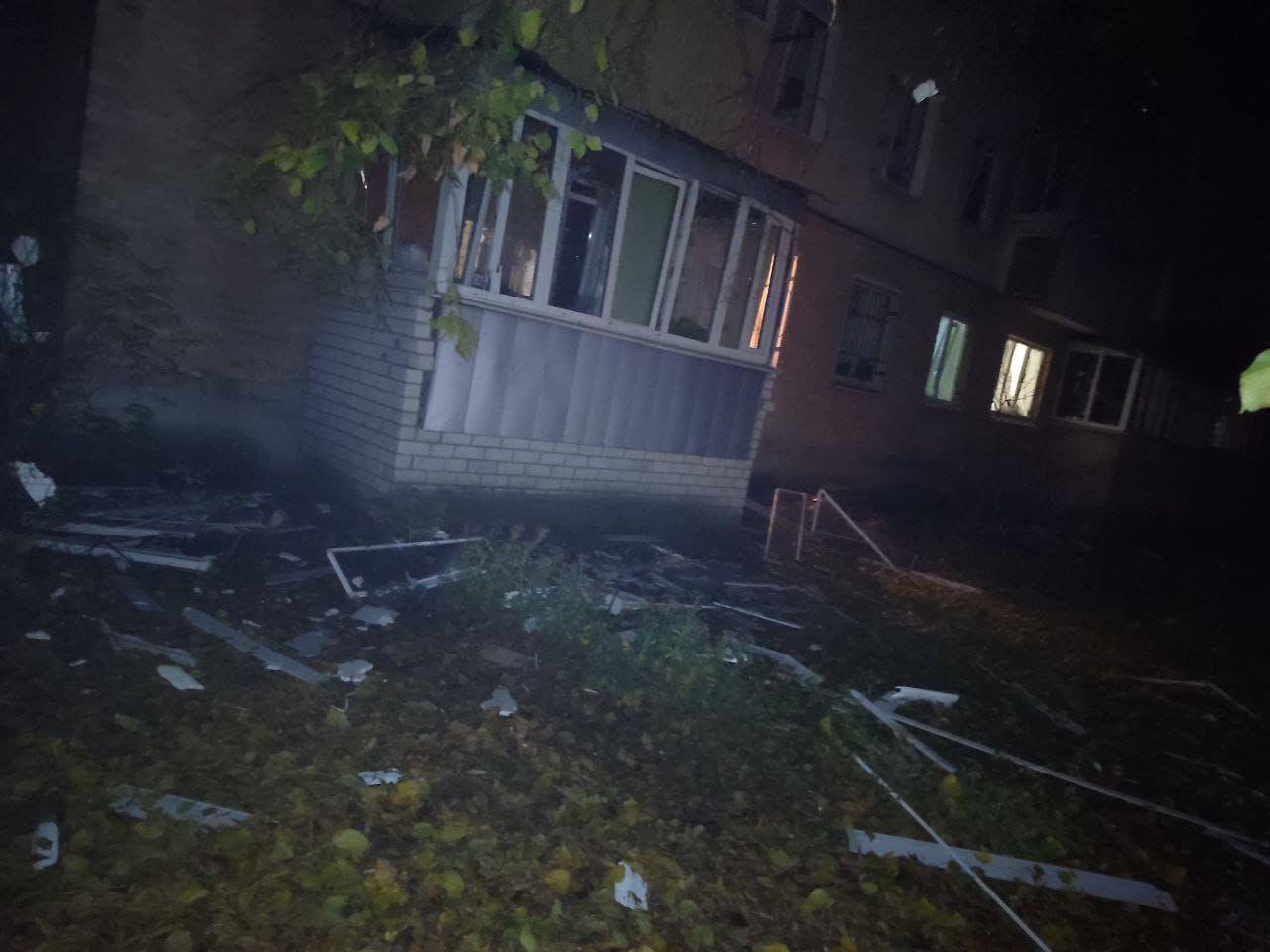 На Київщині внаслідок атаки рф поранено жінку, згоріли будинок та авто