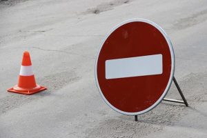 У середмісті Києва через аварію водогону на Іллєнка змінено рух транспорту У середмісті Києва через аварію водогону на Іллєнка змінено рух транспорту