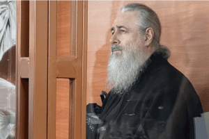 Намісника Святогірської лаври випустили із СІЗО під заставу та відразу забрали до СБУ