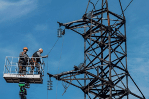 На Київщині відновлено електропостачання після атаки ворога, енергетики працюють над точковими заявами