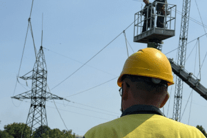 У Бориспільському районі ворожий шахед атакував енергетиків, поранено двоє людей