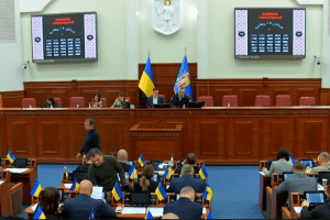 Депутати Київради вирішили “прогулятися” дитячими майданчиками