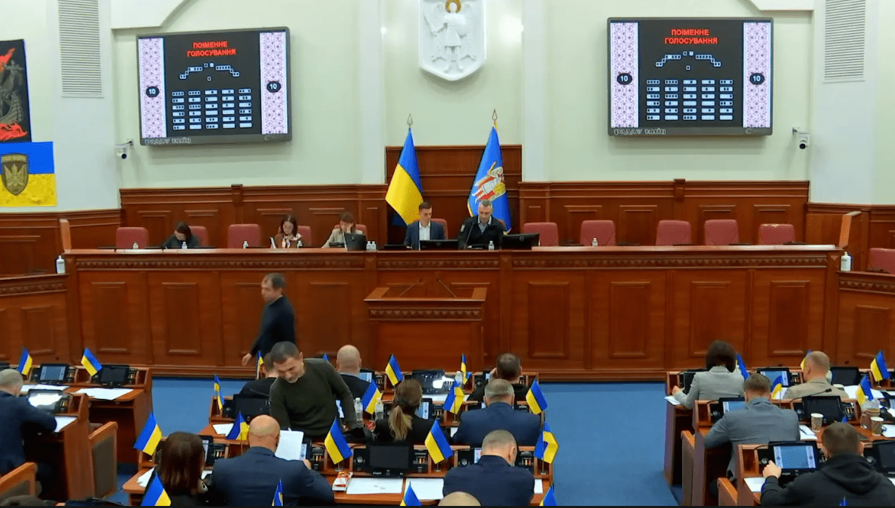 Депутати Київради вирішили “прогулятися” дитячими майданчиками Депутати Київради вирішили “прогулятися” дитячими майданчиками