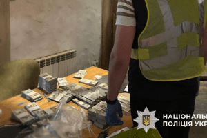 У Києві судитимуть двох зловмисників, які за півмільйона доларів «продавали» посаду в НААН