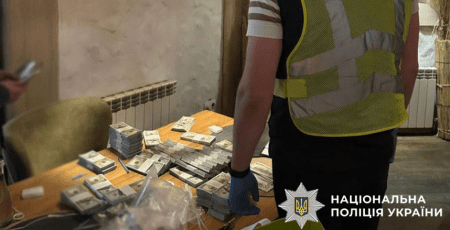 У Києві судитимуть двох зловмисників, які за півмільйона доларів «продавали» посаду в НААН У Києві судитимуть двох зловмисників, які за півмільйона доларів «продавали» посаду в НААН