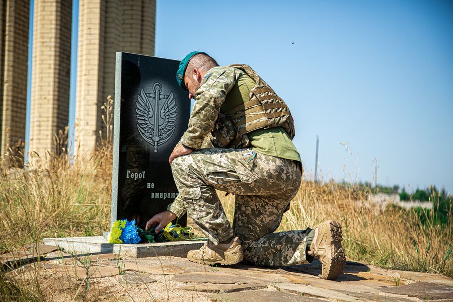 Київ затвердив зразки намогильних споруд для урн із прахом Захисників і Захисниць України