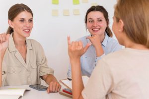 "Укрпошта" запускає в Києві та пристоличному регіоні обслуговування за допомогою жестової мови