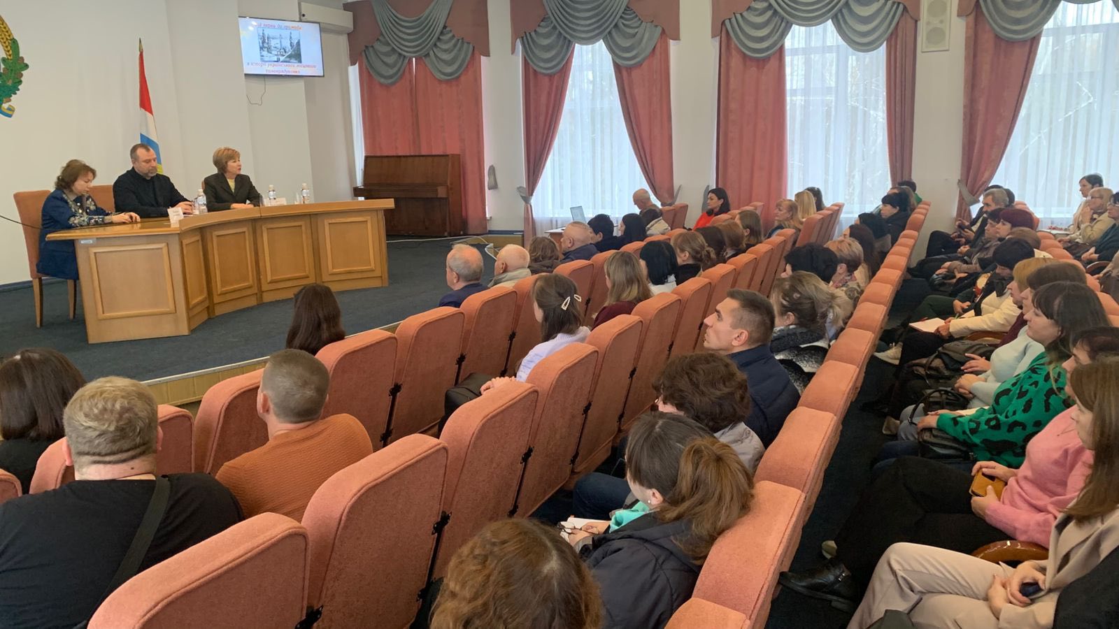 У Бориспільській РДА відкрили архівну виставку «Від верви до громади»