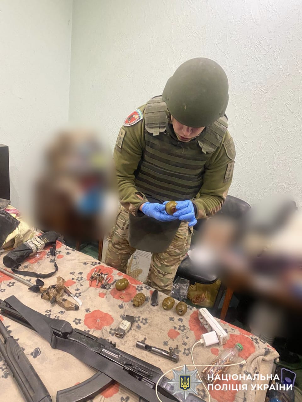 Фастівщини 58-річний чоловік зберігав зброю та боєприпаси