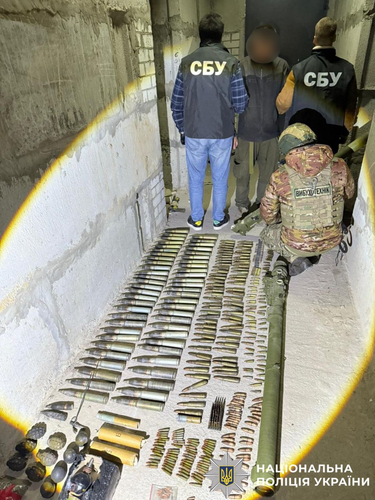 На Київщині чоловік зберігав арсенал вогнепальної зброї (фото)