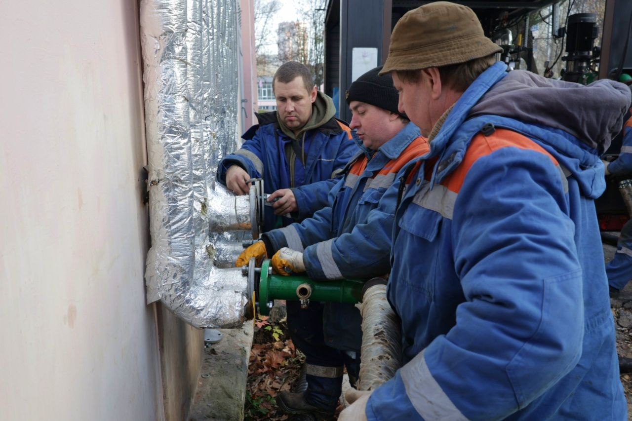 На час ліквідації наслідків обстрілів 6 столичних лікарень обігріватимуть мобільні котельні