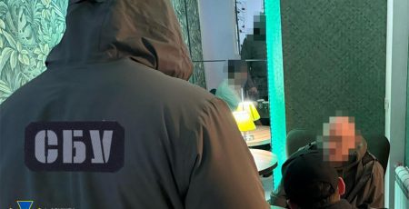 74-річний киянин разом з спільником виманили в іноземця-волонтера 3,2 млн грн для створення «лазерної зброї»