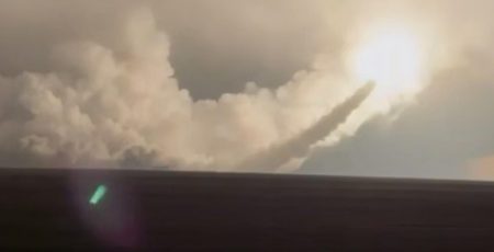 Сили оборони України завдали масованих ударів по об’єктах окупантів у Криму, Бердянську та на території рф (відео)