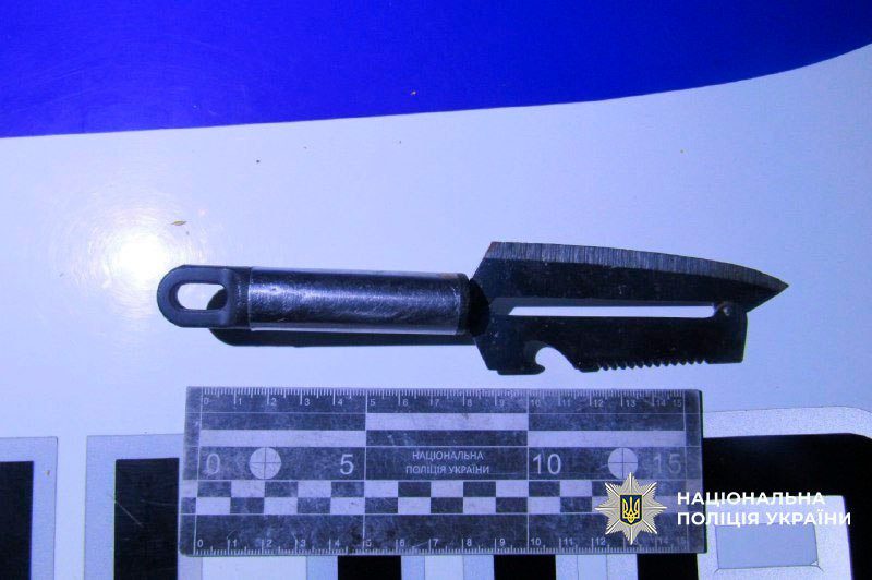 Столичні поліцейські затримали двох рецидивістів за напад на військовослужбовця