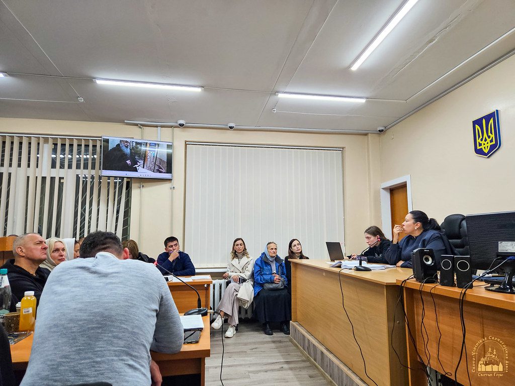 Намісника Святогірської лаври госпіталізували через стан здоров'я, але потім суд вирішив продовжити засідання