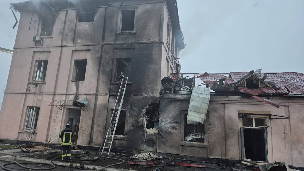 Укрзалізниця повідомила про затримки поїздів до Києва та пристоличного регіону через нічну атаку рф